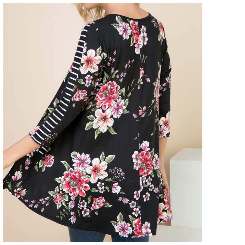 Black Floral 3/4 Sleeve Plus Soft Pocket Tunic! - Picture 9 of 16